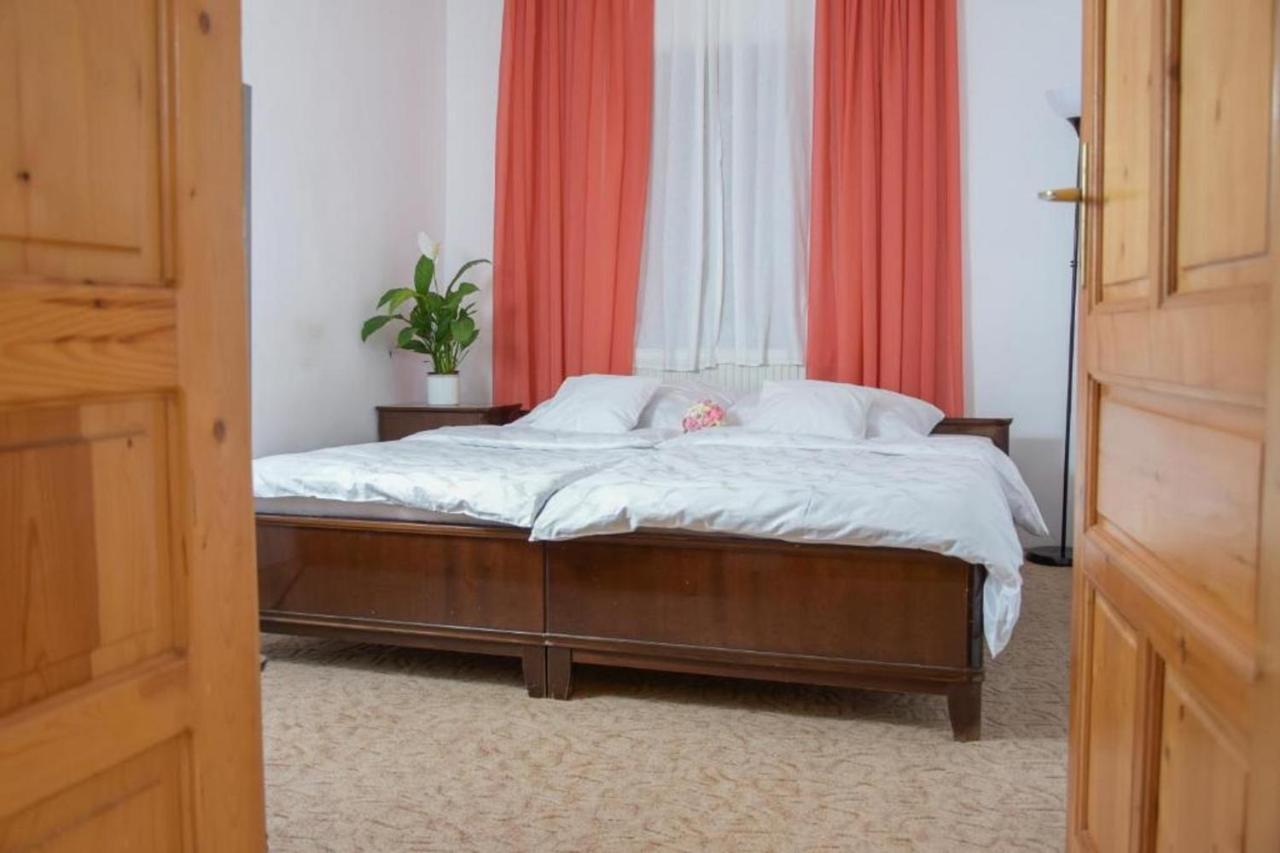 Erzsebet Vendeghaz Es Apartman Hajdúszoboszló Zewnętrze zdjęcie
