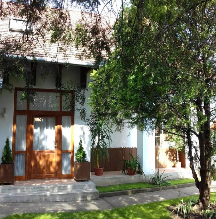 Erzsebet Vendeghaz Es Apartman Hajdúszoboszló Zewnętrze zdjęcie